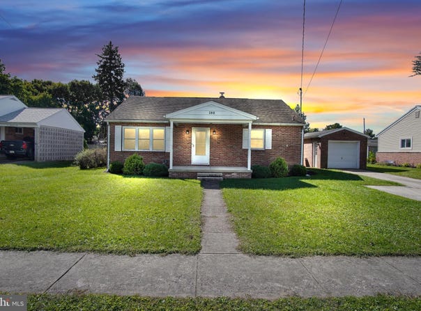 180 DEWEY Street, MOUNT WOLF, PA 17347