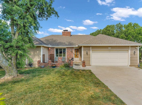 3725 SW Kings Forest RD, Topeka, KS 66610