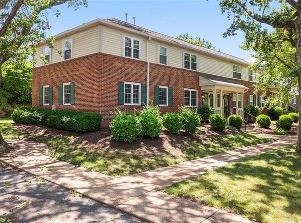 9074 W Swan Circle, St Louis, MO 63144