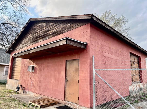 204 E 10th St, Coffeyville, KS 67337