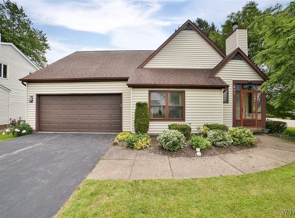 831 Robin Road, Amherst, NY 14228
