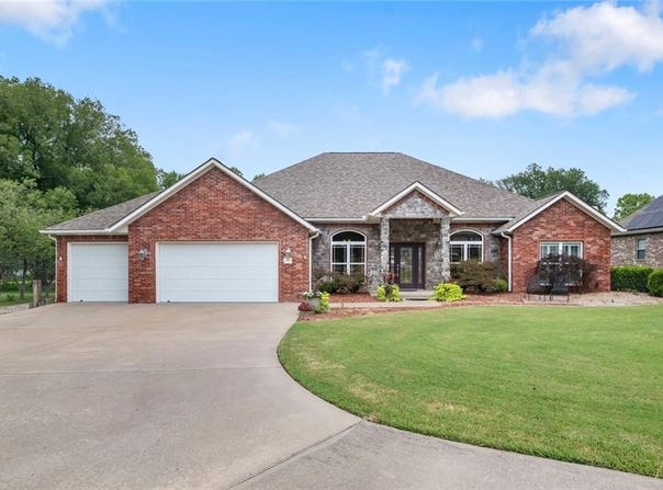 1909 Villa View  DR, Siloam Springs, AR 72761