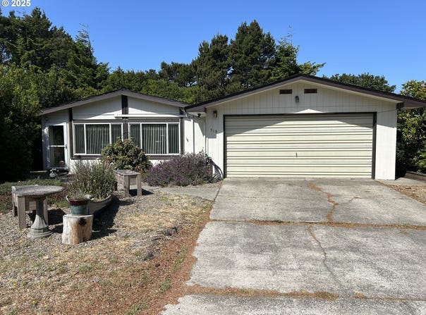 1601 RHODODENDRON DR, Florence, OR 97439