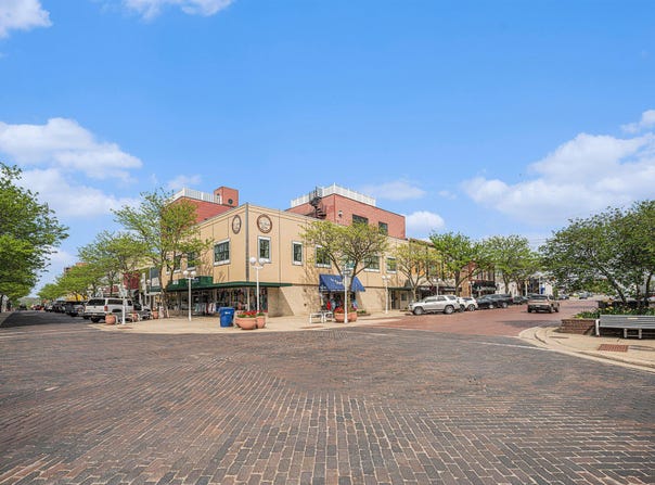 327 State Street, St. Joseph, MI 49085