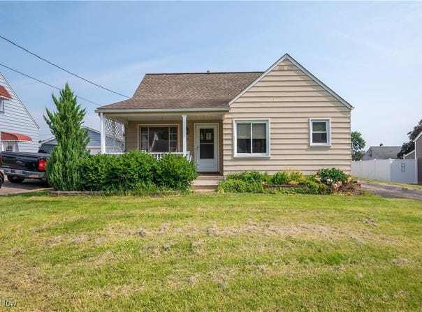 135 Renee Drive, Struthers, OH 44471