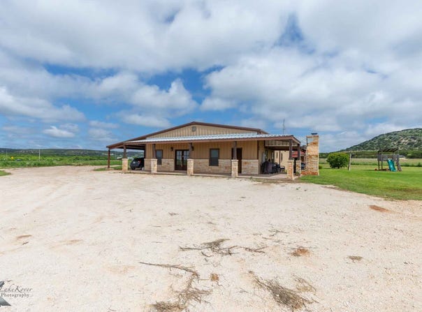 2574 County Road 162, Ovalo, TX 79541
