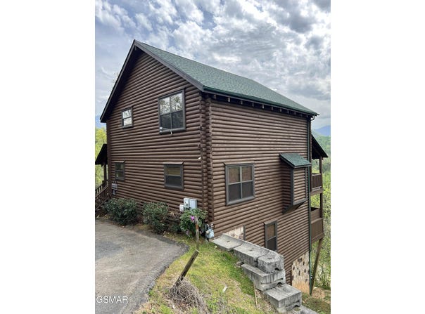 260 Laurel Oaks Way, Gatlinburg, TN 37738