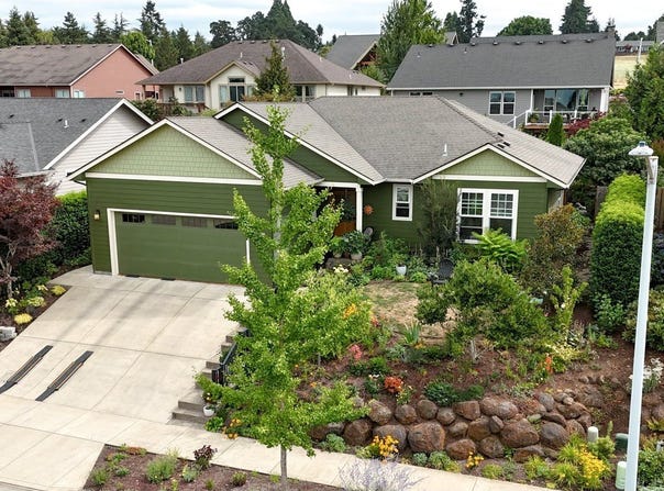 1510 CRESTVIEW DR, Silverton, OR 97381