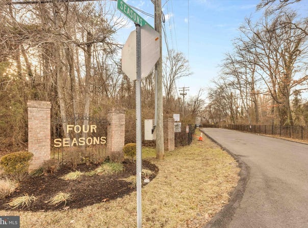 8585 SEASONS WAY, LANHAM, MD 20706