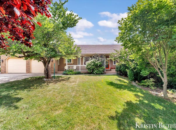 6838 Rollingview Drive, Hudsonville, MI 49426