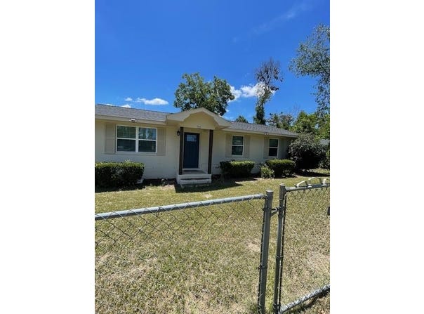722 Peachtree, Douglas, GA 31533