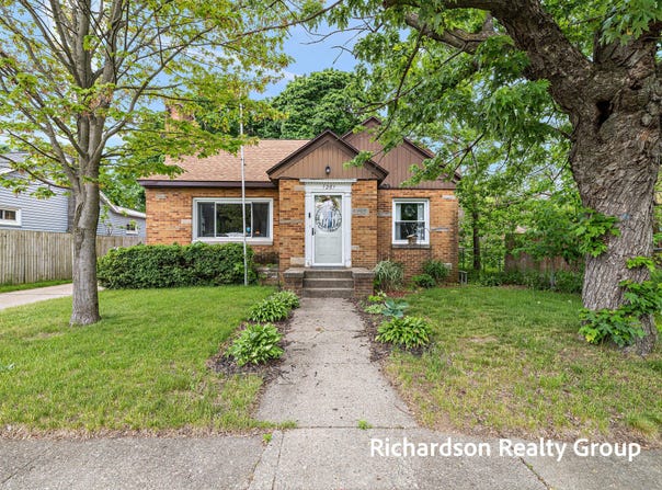1261 Graf Street, Muskegon, MI 49442