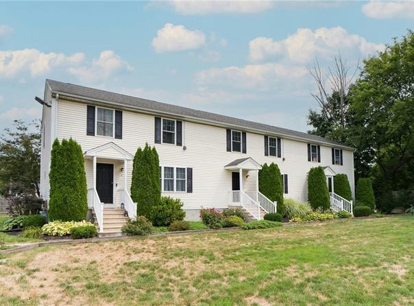 4 Legris Commons Lane, West Warwick, RI 02893