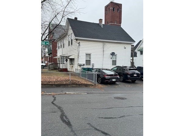 89 Mammoth Rd, Lowell, MA 01854