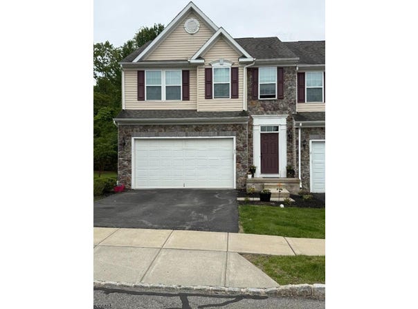 53 Washington Square Cir, Washington Boro, NJ 07882-2486