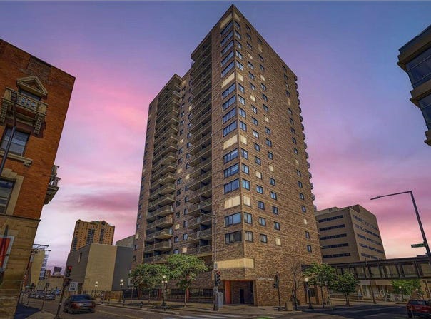 26 10th Street W, Saint Paul, MN 55102