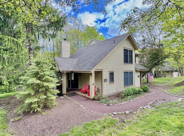 422 Oak Court, Tannersville, PA 18372