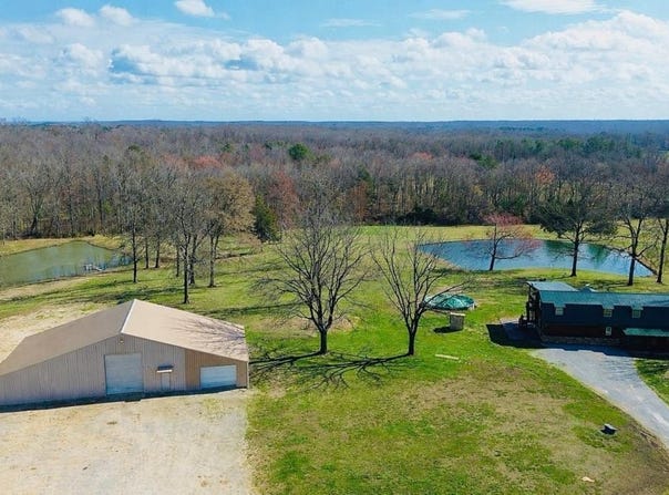 94 Oxford Road, HOLLADAY, TN 38341