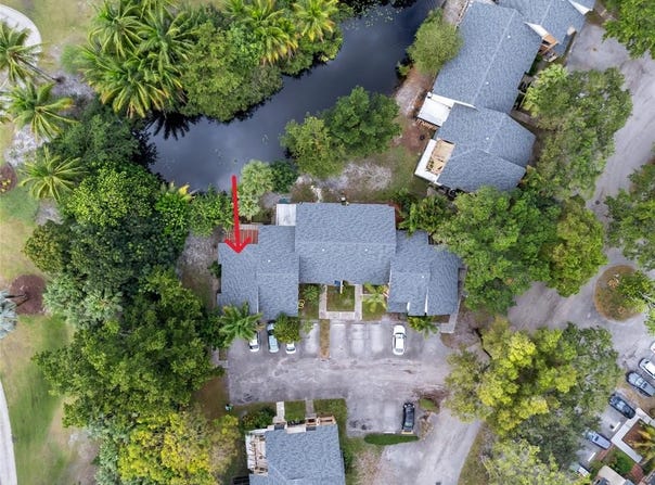 225 Wimbledon Lake Dr, Plantation, FL 33324