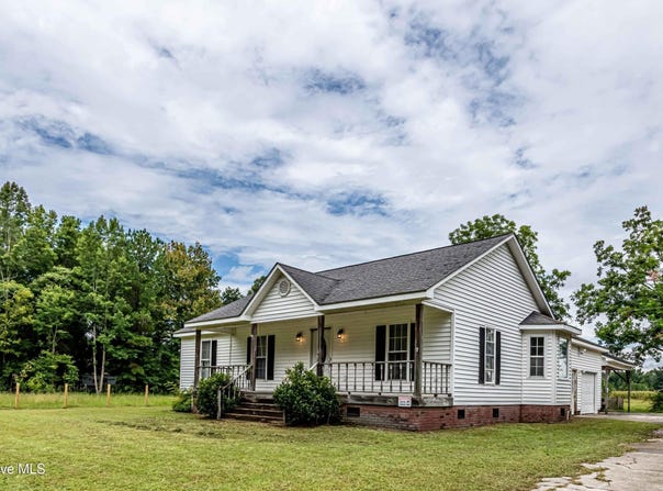 127 Rodney Lanier Road, Chinquapin, NC 28521