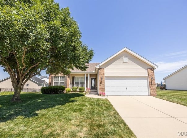 809 Terra Springs Way Drive, Fairview Heights, IL 62208