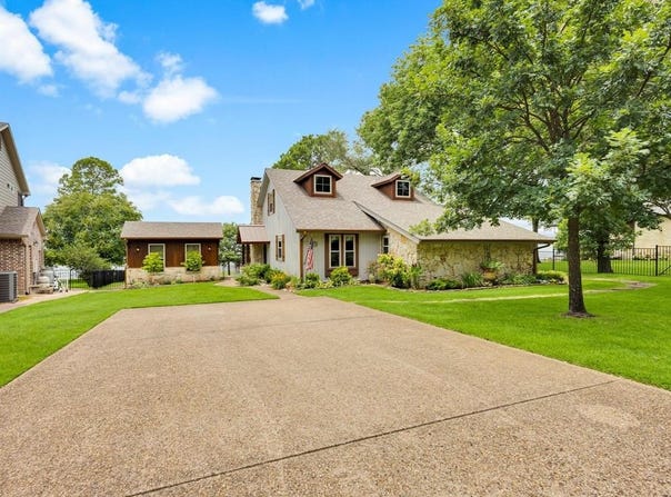 176 Enchanted Drive, Enchanted Oaks, TX 75156