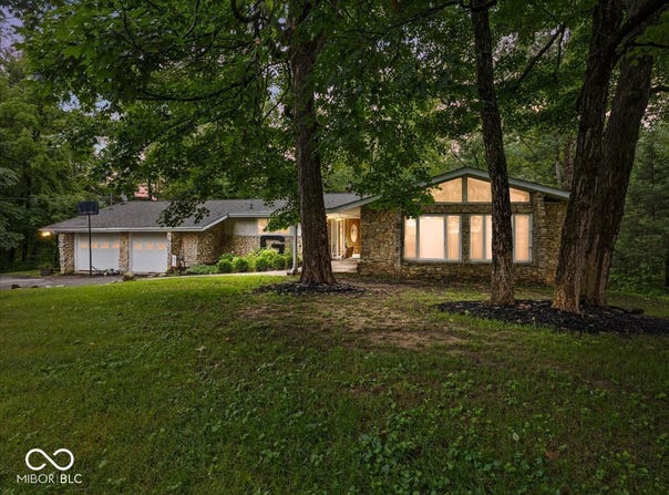 19523 E Lake Site Drive, Hope, IN 47246