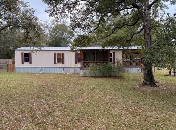 Weeping Willow Lane, Hortense, GA 31543