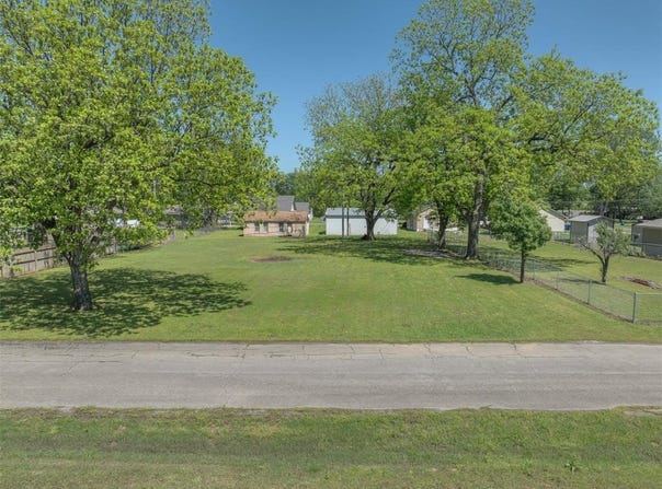 605 N Wineblood Street, Checotah, OK 74426