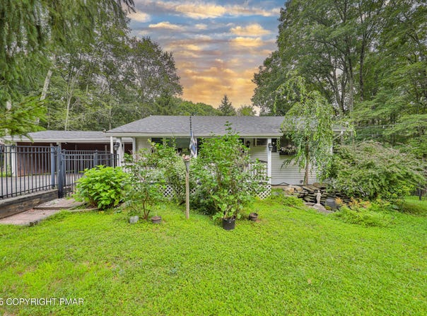 1094 Maple Lake Drive, Lehman, PA 18324
