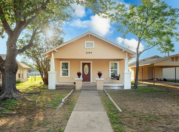 1709 S Blackburn Street, Brady, TX 76825