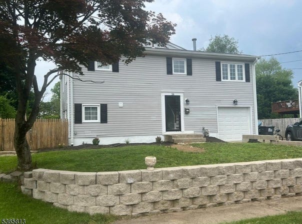 16 Herbert Ln, Hackettstown Town, NJ 07840-2504