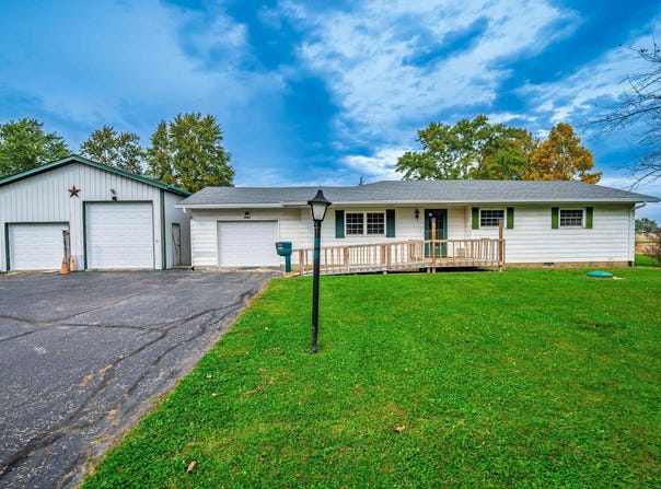 8228 W State Road 32, Farmland, IN 47340