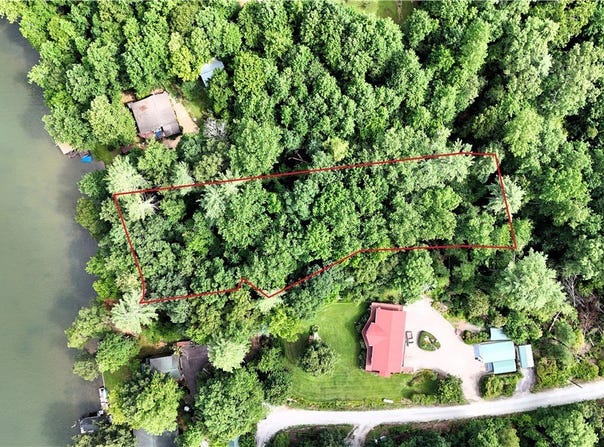533 Sleepy Hollow Court, Tamassee, SC 29686