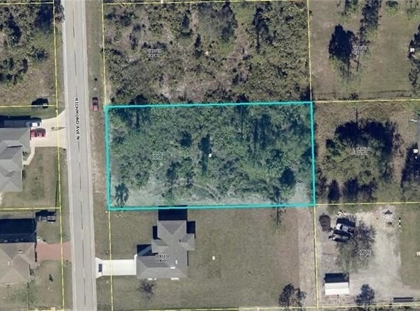 914 Richmond Avenue N, Lehigh Acres, FL 33972