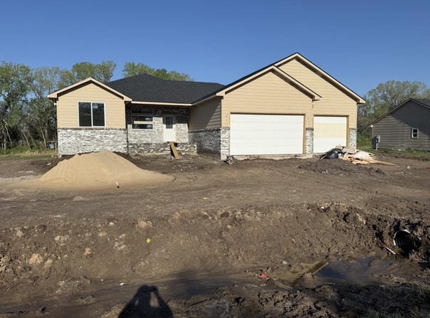 675 S Arbor Valley Way, Valley Center, KS 67146