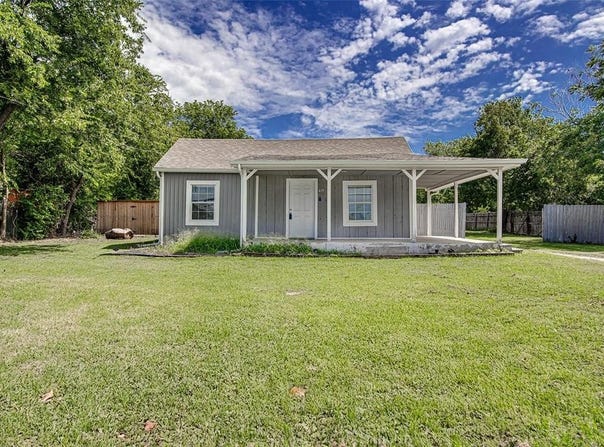 409 E Godley Avenue, Godley, TX 76044
