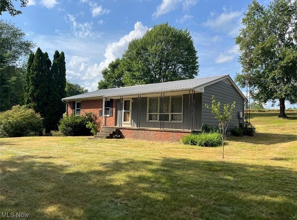 1238 Alamo Road SE, Carrollton, OH 44615