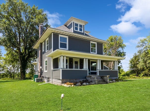 1110 190th Street, Dexter, IA 50070