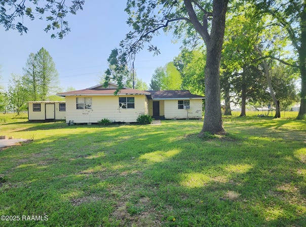 1414 E Maringouin Road, Livonia, LA 70755