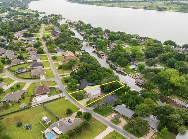 231 Granada Calle Street, Granbury, TX 76049