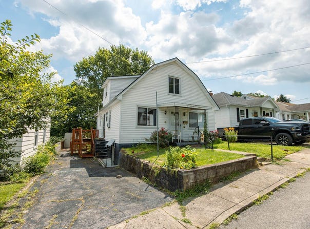 242 Creekview Drive, Paris, KY 40361