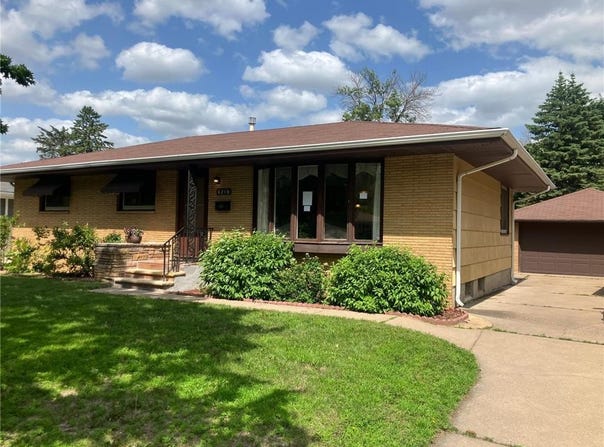 6218 Scott Avenue N, Brooklyn Center, MN 55429