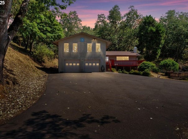 221 OAKVIEW DR, Roseburg, OR 97471