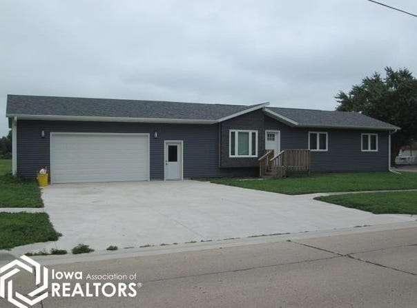 803 E Main Street, Belmond, IA 50421