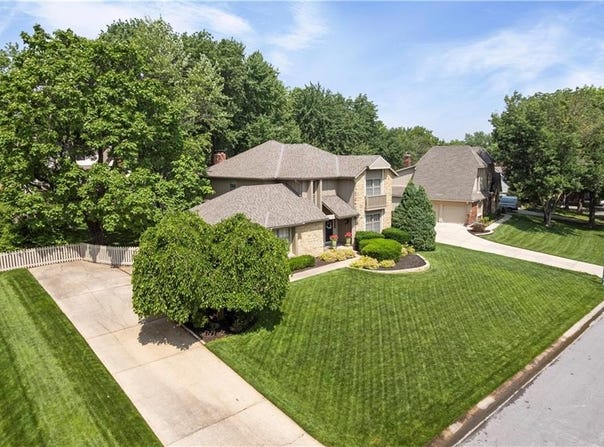 12000 Windsor Drive, Leawood, KS 66209