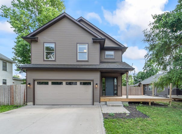 611 Court Street, Adel, IA 50003