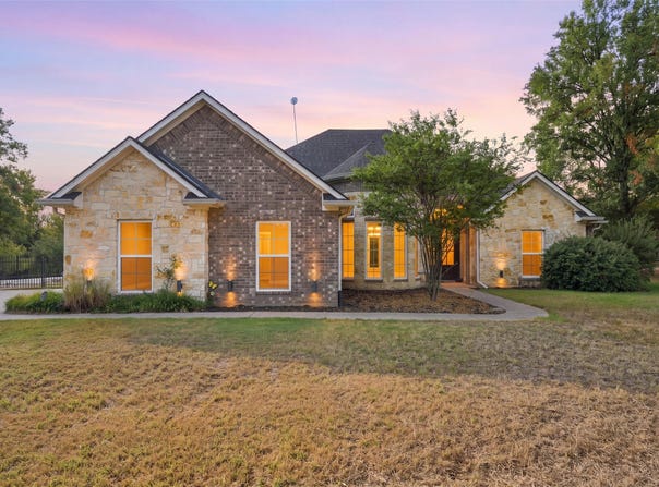 580 Whispering Oaks, China Spring, TX 76633