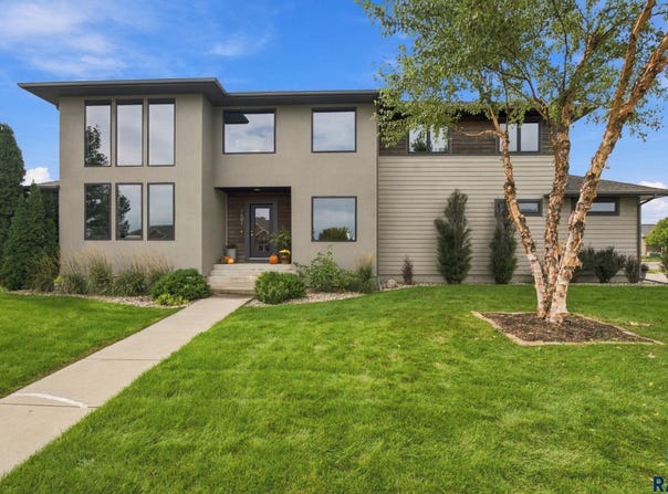 7601 S Ridgestone Dr, Sioux Falls, SD 57108