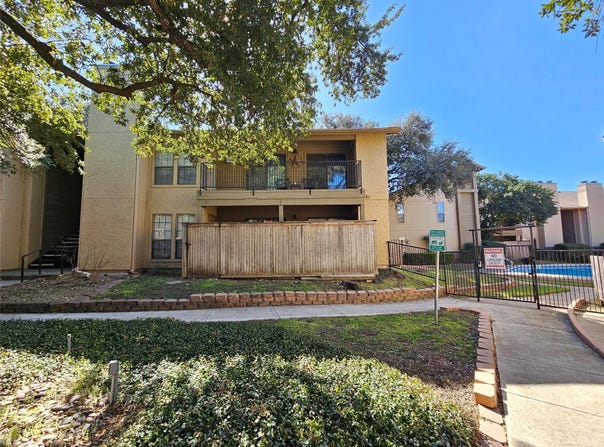 1202 Thorpe Ln, San Marcos, TX 78666